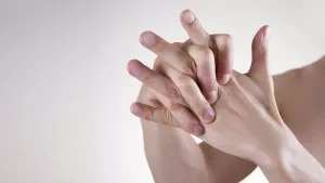 Is het slecht om je vingers te knakken?