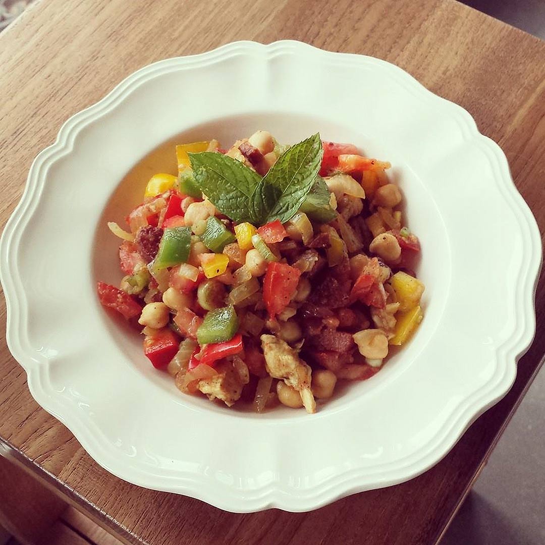 Kikkererwten-salade-met-salami