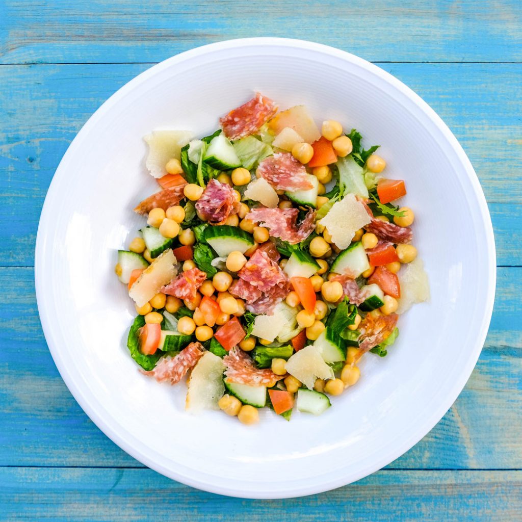 Kikkererwtensalade met salami