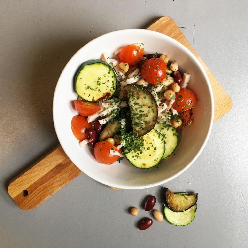 Kleurrijke lentesalade met bonen