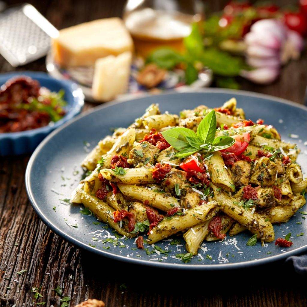 Pasta met verse spinazie en kip