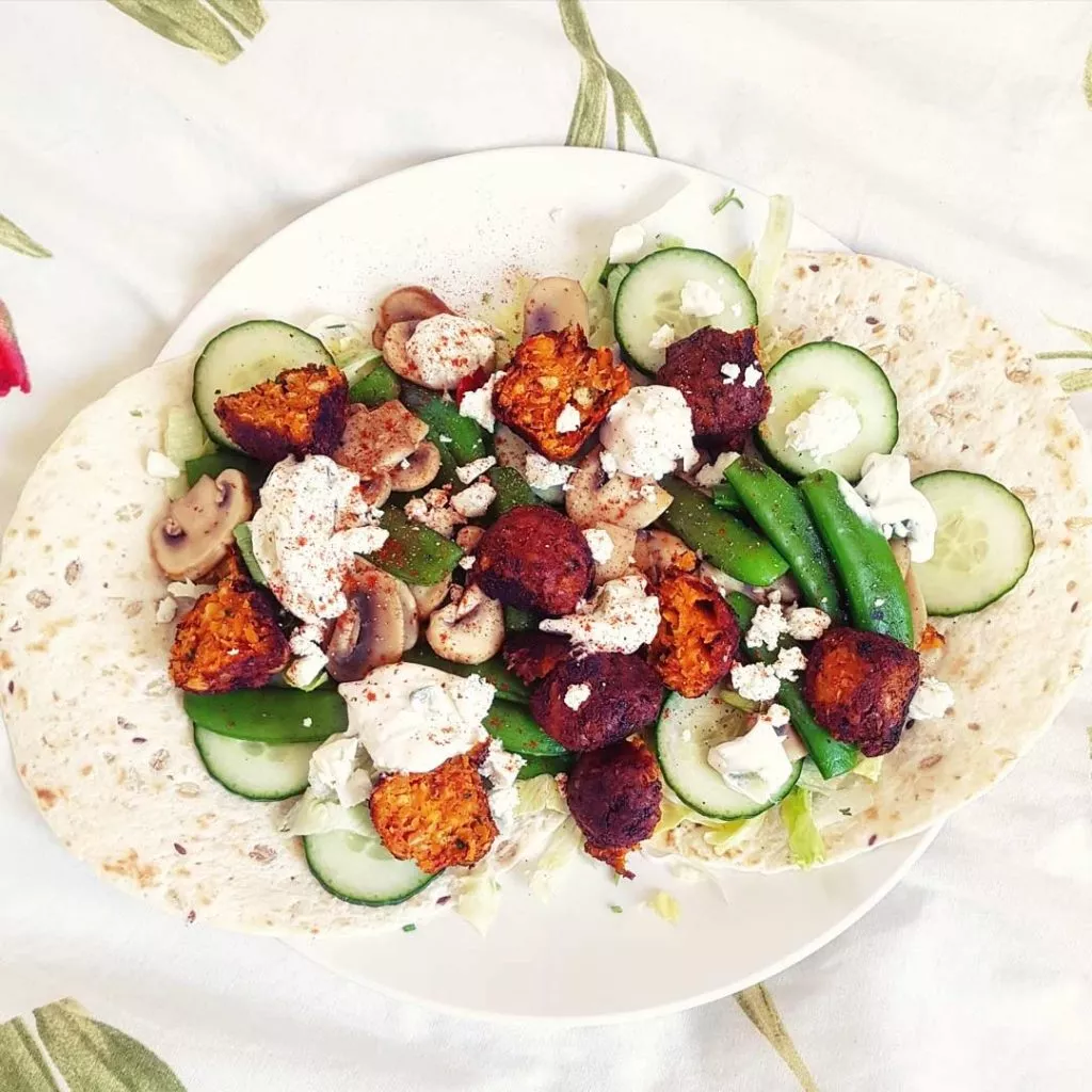 Vegetarische spicy falafel wraps