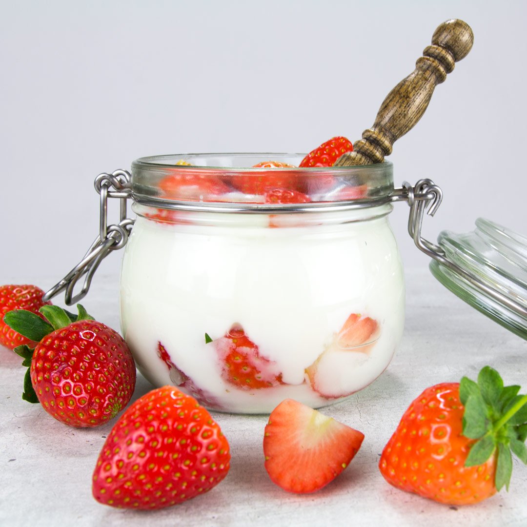 Aardbei yoghurt ontbijtje