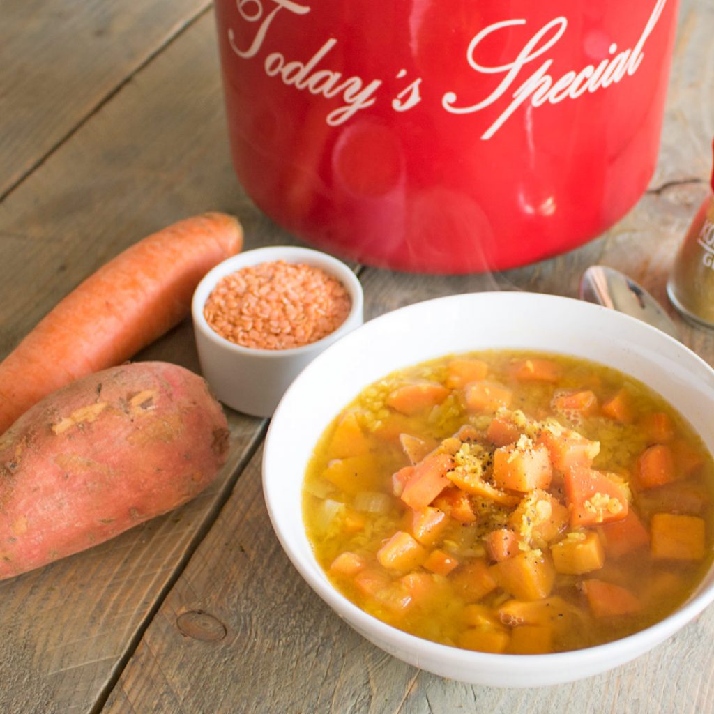 Rode linzensoep met zoete aardappel