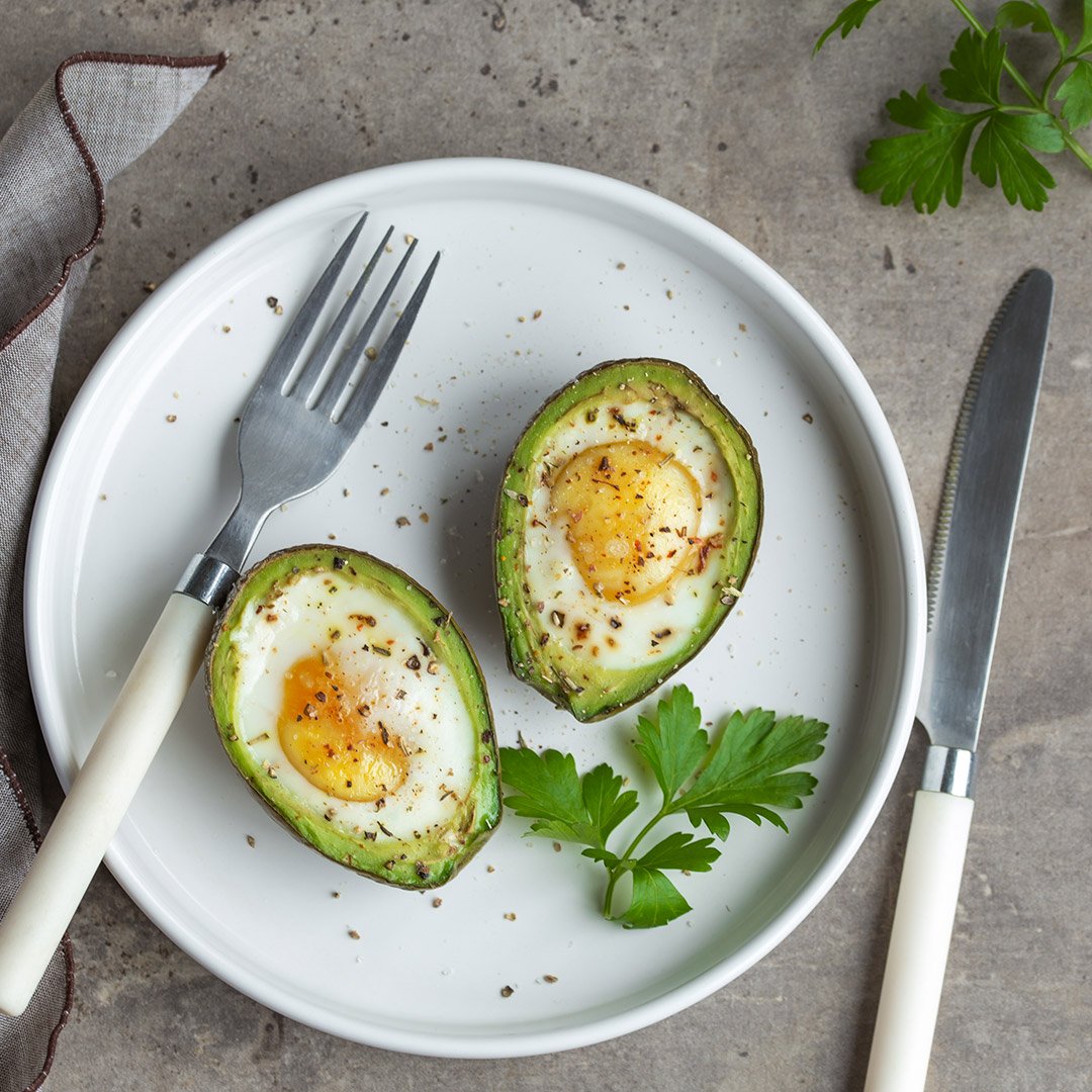 Veel gevaarlijke situaties stoeprand Overdreven Recept: Avocado met ei uit de oven - FIT.nl