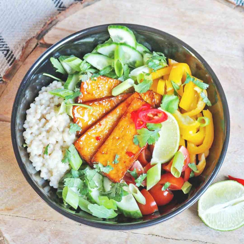 Parelcouscous met sweet chili tofu