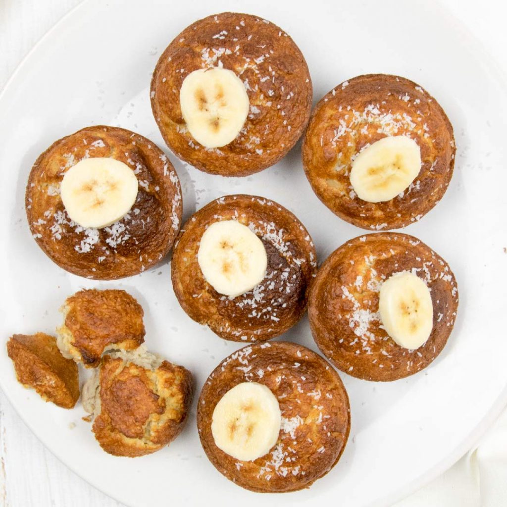 Bananencakejes met vruchten
