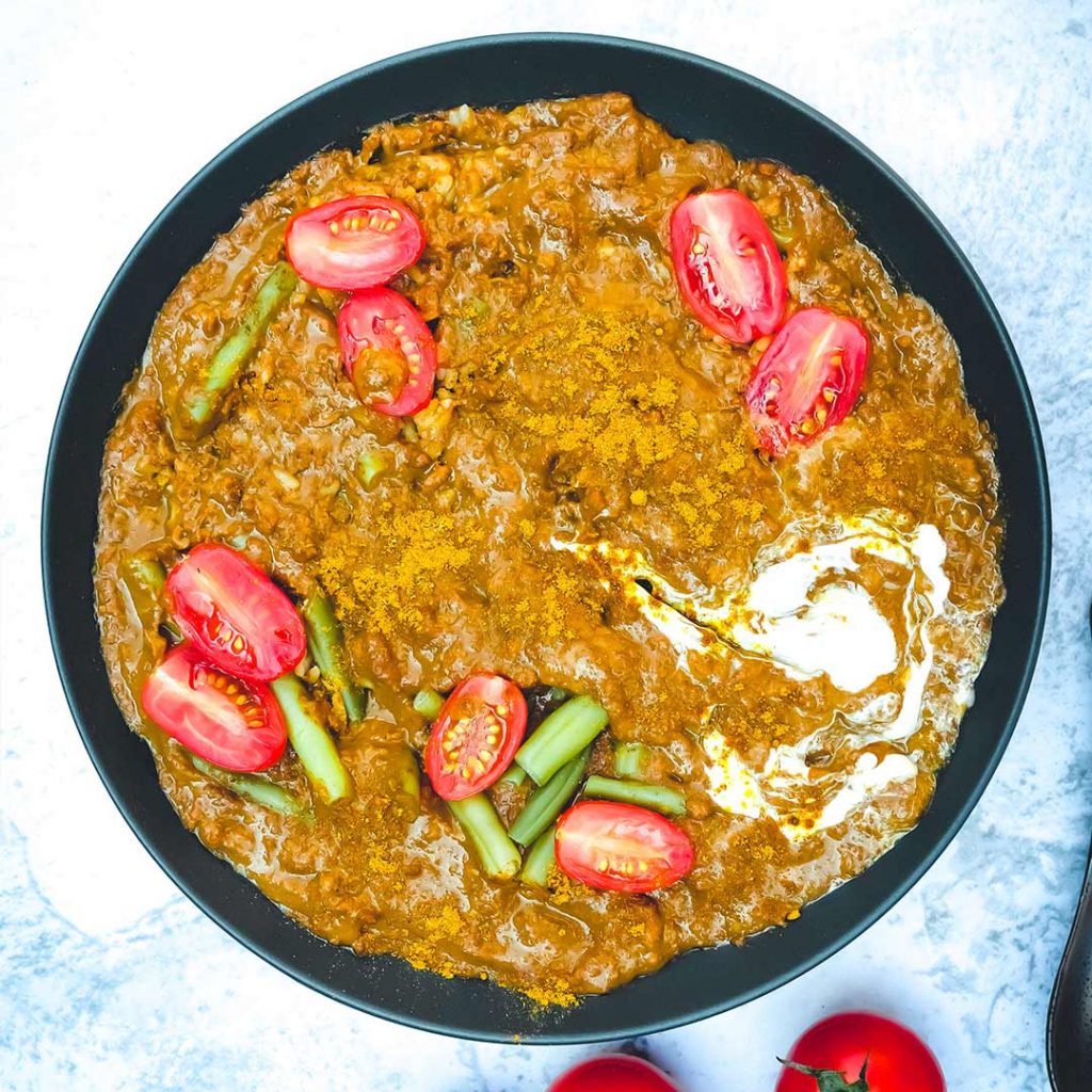 Vegan pulled oats curry