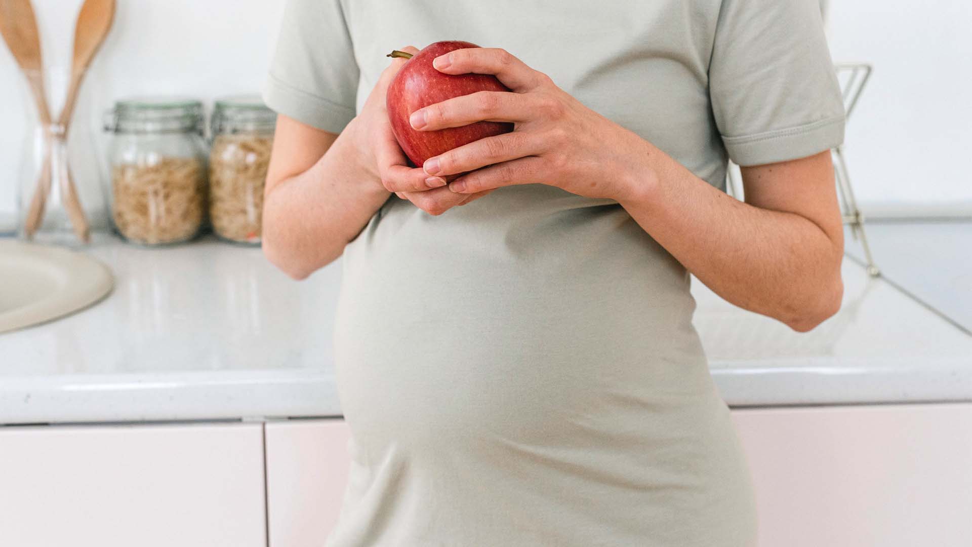 Wat mag je niet eten als je zwanger bent? FIT.nl