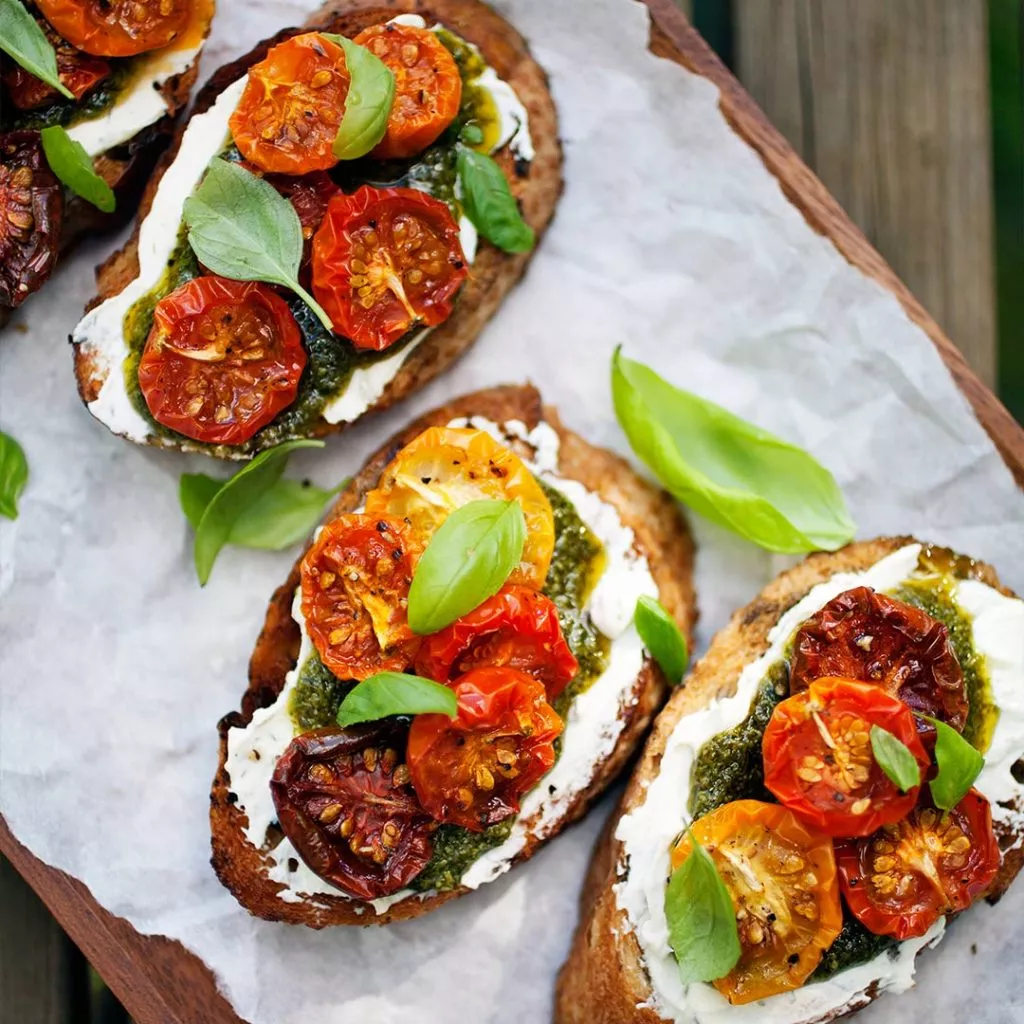 Bruschetta met ricotta & pesto