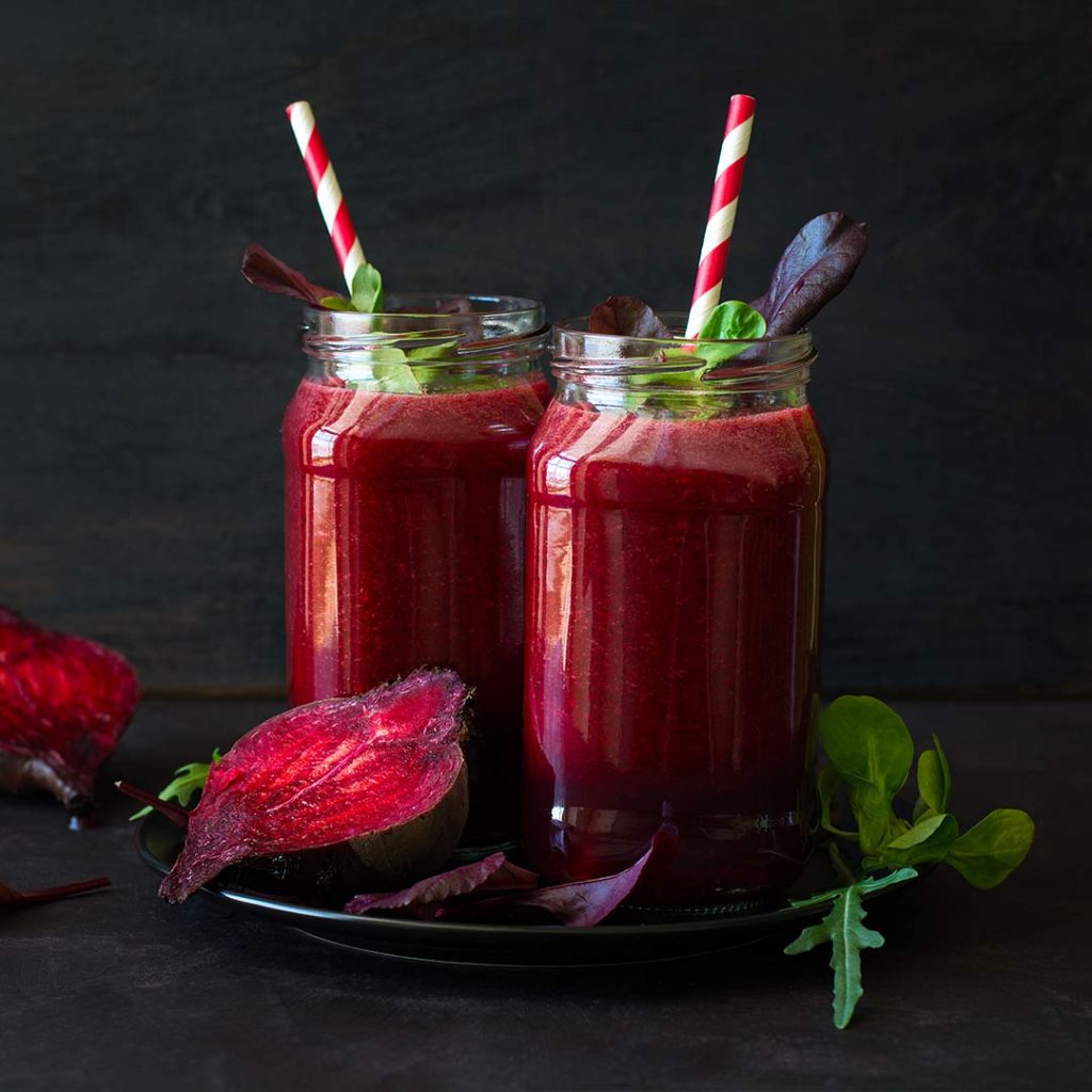 Rodebietensmoothie met appel en kaneel