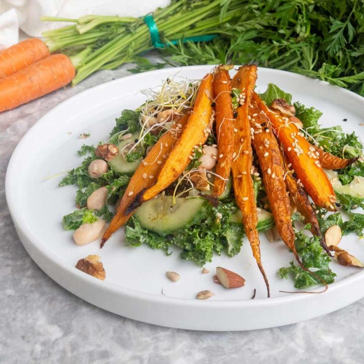 Boerenkoolsalade met gegrilde bospeentjes