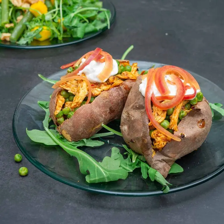 Gevulde zoete aardappel met pulled chicken