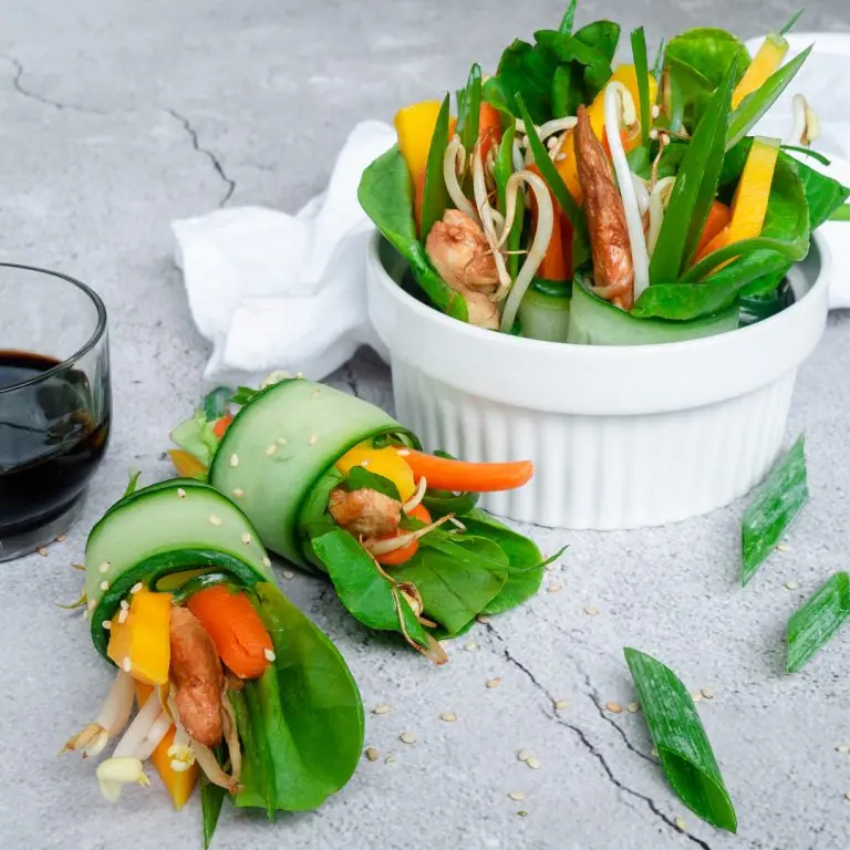 Komkommer summer rolls met kip