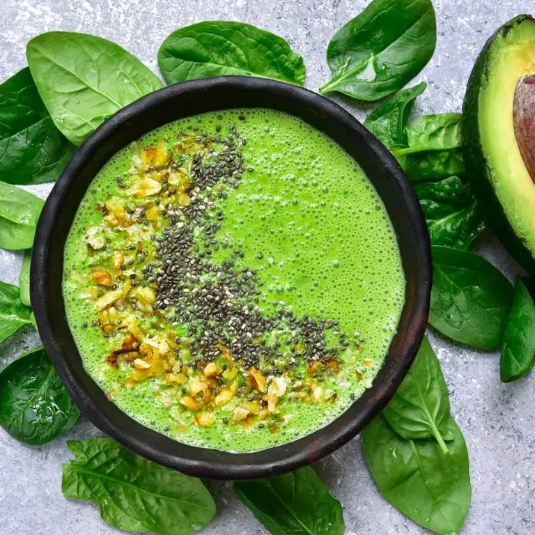 Avocado en spinazie smoothie bowl