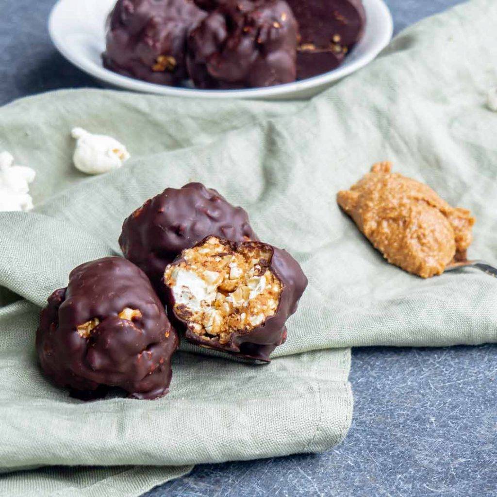 Popcorn pindakaasballetjes