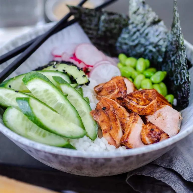 Sushi bowl met zalm