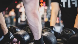 Hoe verhoog je het gewicht met krachttraining?