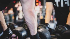 Hoe verhoog je het gewicht met krachttraining?