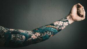 Minder aantrekkelijk door een tatoeage? [Onderzoek]