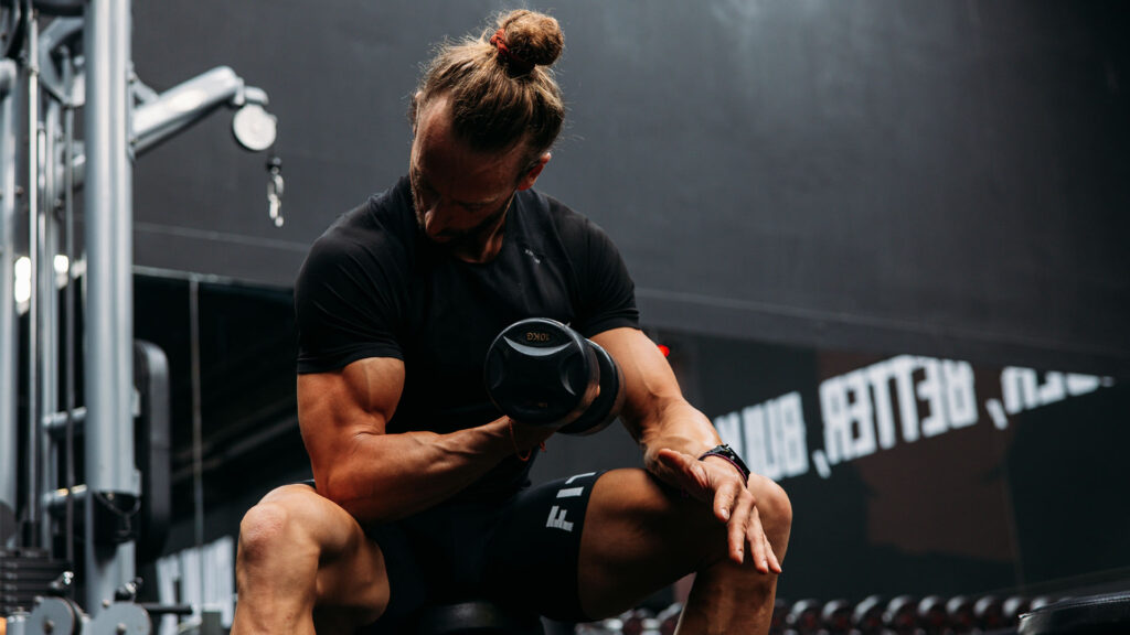 cheated-bicep-curl