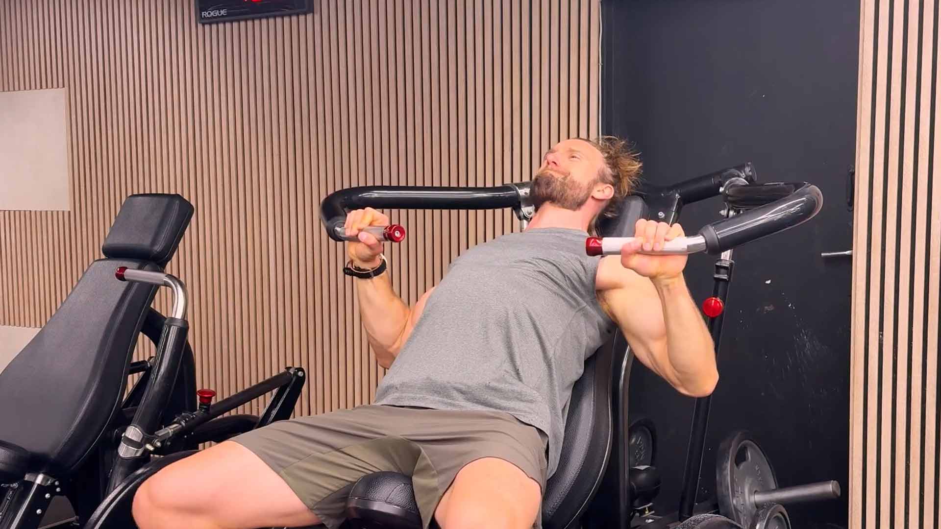 incline-machine-chest-press-uitleg