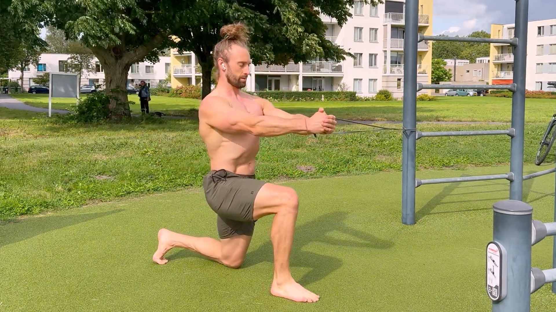 kneeling-banded-Pallof-press